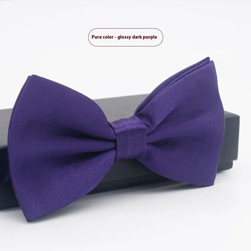 A solid colour pre-tied bow tie with an adjustable neck strap, shown in a classic flat head shape.