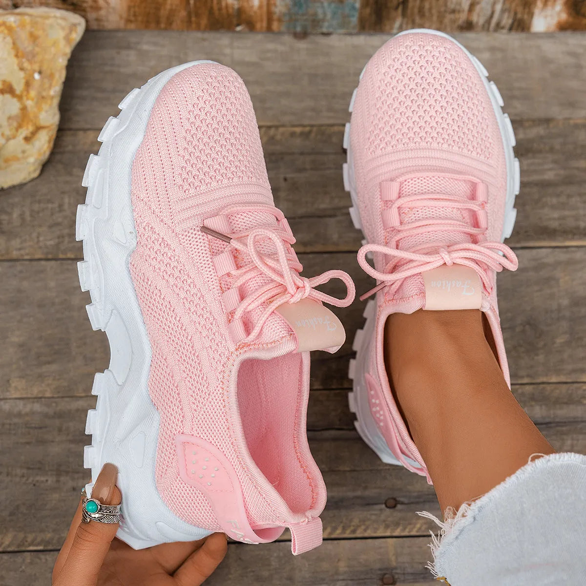 Women's Flyknit mesh casual sports shoes with flat heel and round toe in multiple colours