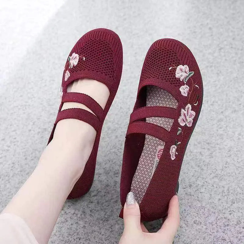 Women's elastic slip-on flat shoes with round toe and non-slip rubber sole in embroidered or solid colours