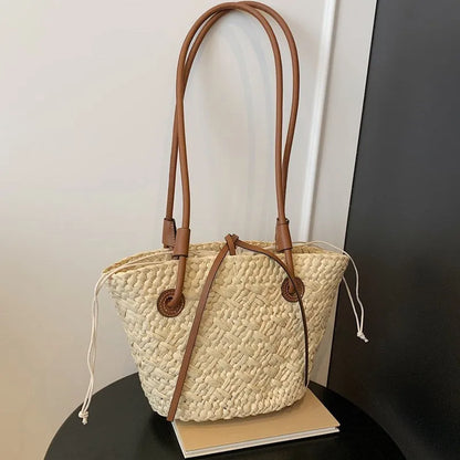 Woven shoulder bag in European American retro style with large capacity and dual carrying options