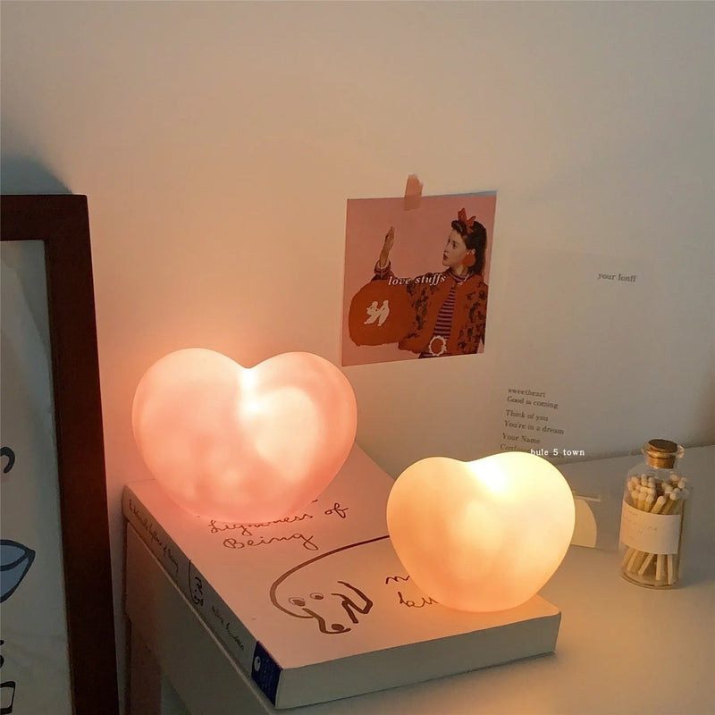 Vinyl Atmosphere Lamp with Warm Glowing Light: Small 8x6x6.5cm or Large 11x8x8cm Options, 5W Power, Battery-Operated for Love-Themed Decor