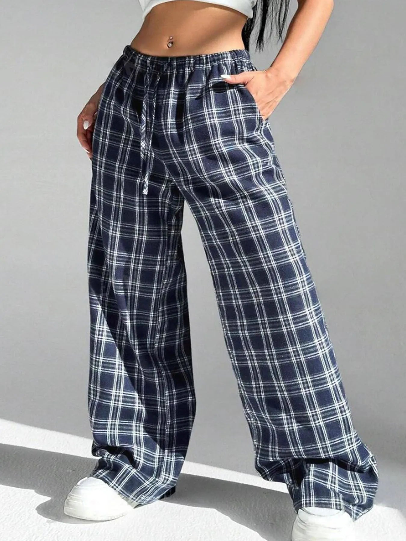 Women's loose fit trousers with drawstring waist and plaid pattern pockets in blue colour