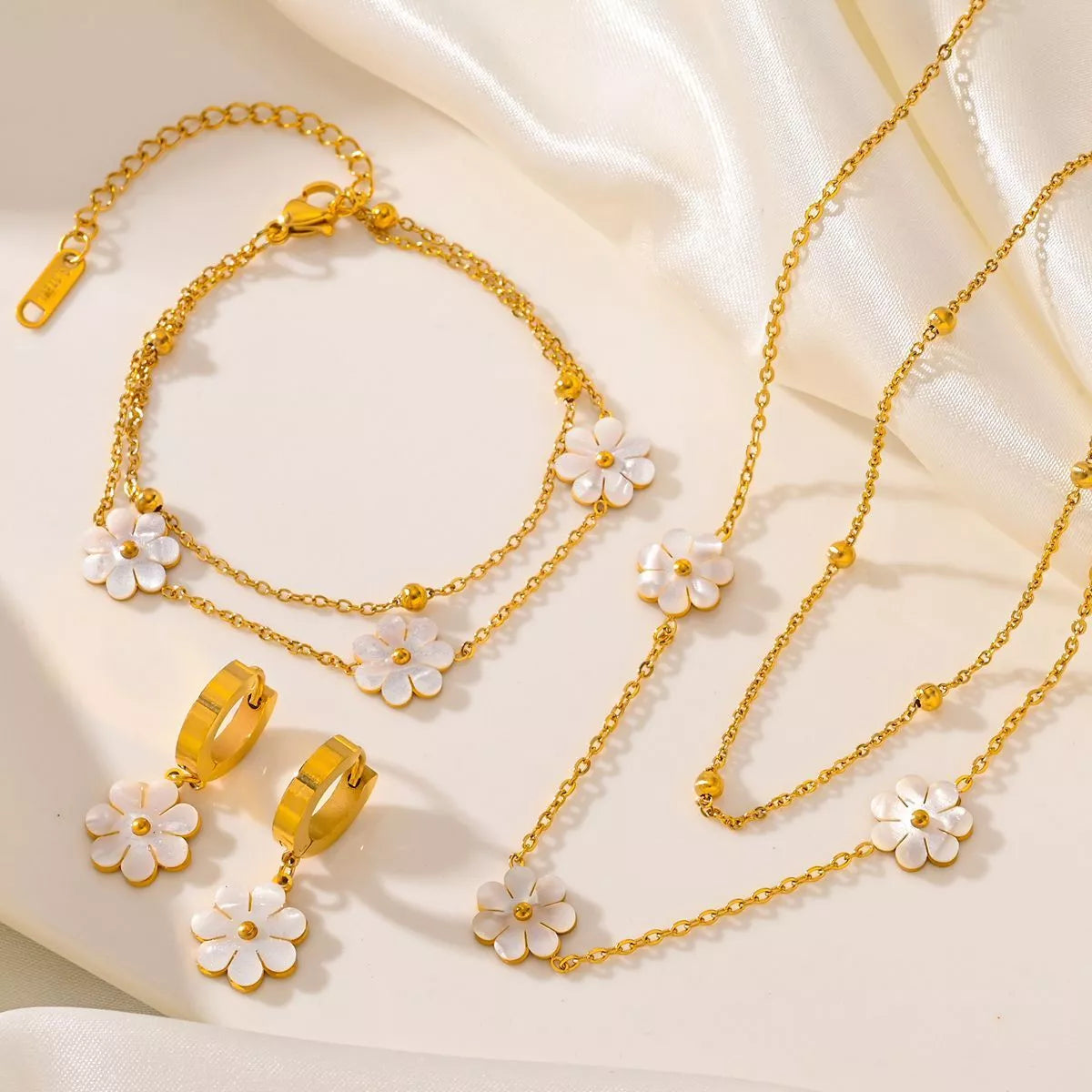 Stainless steel daisy flower jewellery set with necklace, bracelet, and earrings