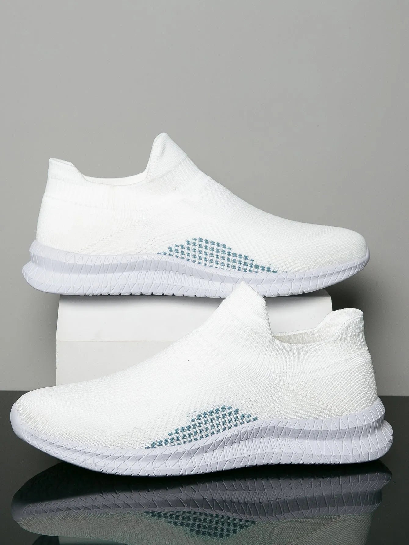 Low-top casual sneaker in Popcorn Flyknit fabric, showing flat heel and round toe design.