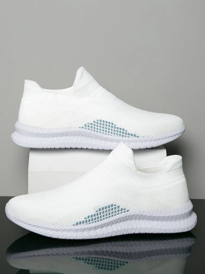Low-top casual sneaker in Popcorn Flyknit fabric, showing flat heel and round toe design.