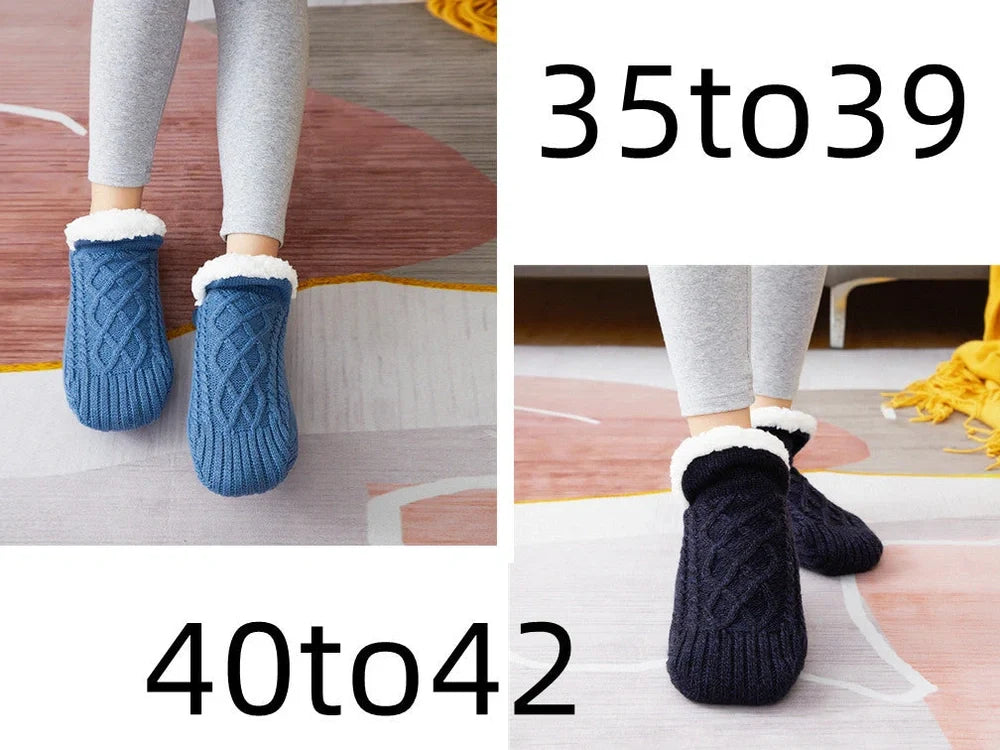 Pair of thickened non-slip indoor socks in navy V-fringe, 60% acrylic with sherpa lining for warm grip on floors, sizes 35-45