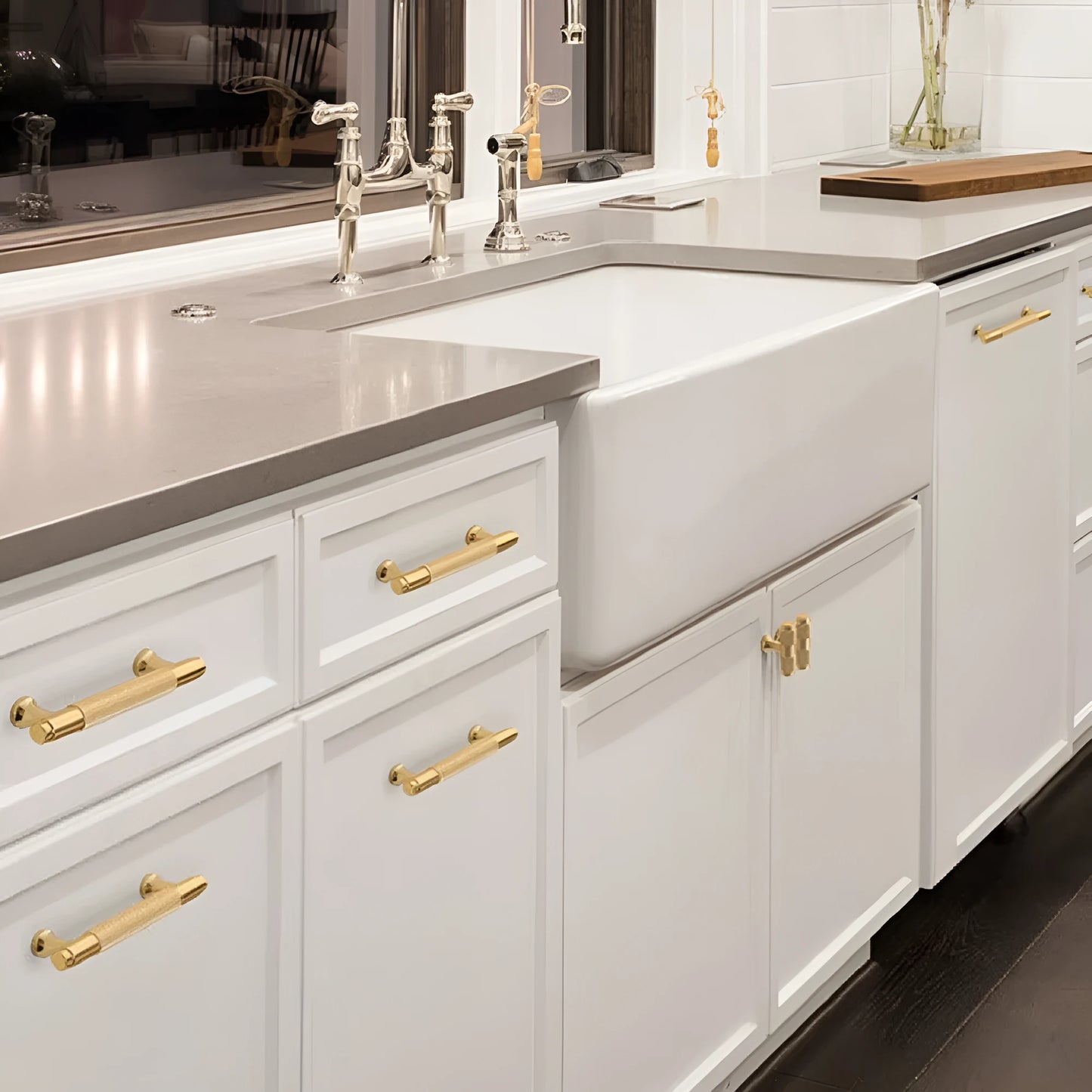 Modern brushed brass aluminium alloy furniture handle with European-style design