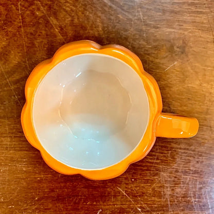Ceramic Halloween pumpkin mug with cartoon face, 350ml capacity, 7.5cm diameter, includes matching spoon for seasonal drinks