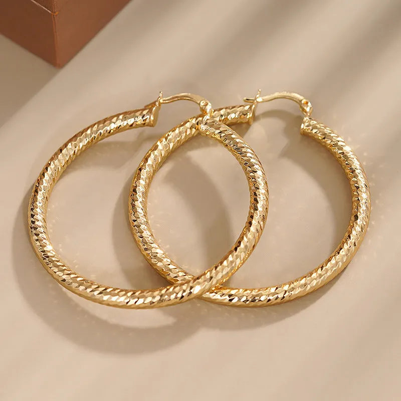 Geometric ring design ear clips for women with drop-shaped copper construction and electroplated finish