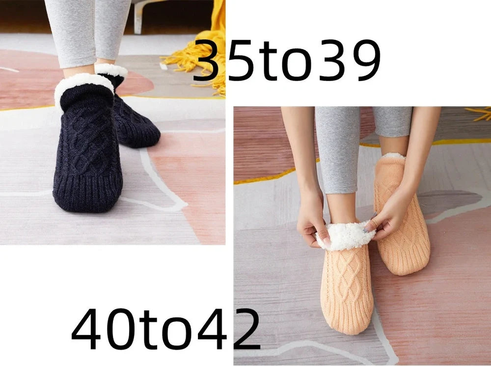 Pair of thickened non-slip indoor socks in navy V-fringe, 60% acrylic with sherpa lining for warm grip on floors, sizes 35-45