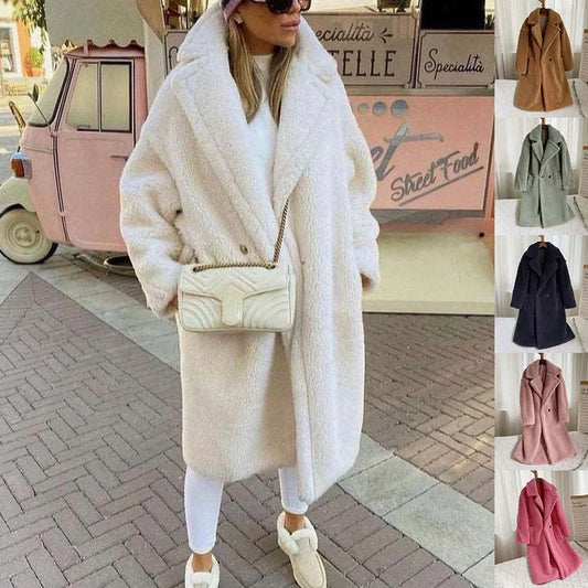 Stylish women's lapel lamb fleece winter coat with faux fur detailing and pockets