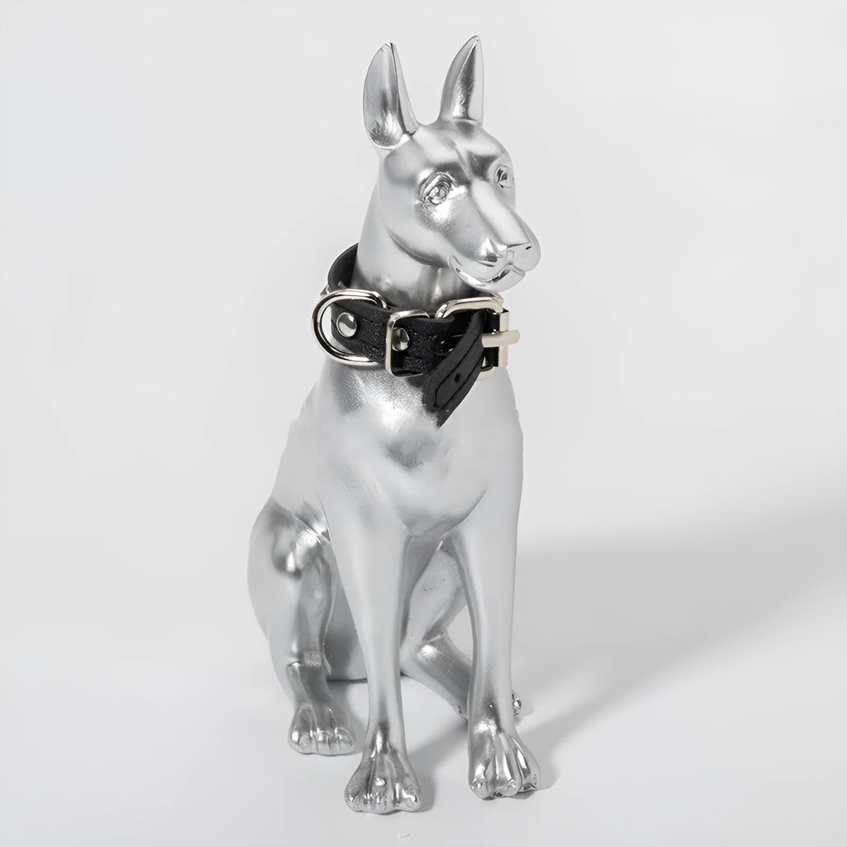 Silver Doberman dog sculpture, hand-made resin animal ornament, 18x10x5cm, for living room decoration