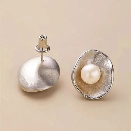 Silver geometric needle earrings with pearl decorative elements on female model