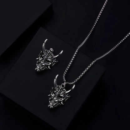Men's vintage silver necklace with 40mm alloy pendant showing detailed dimensions