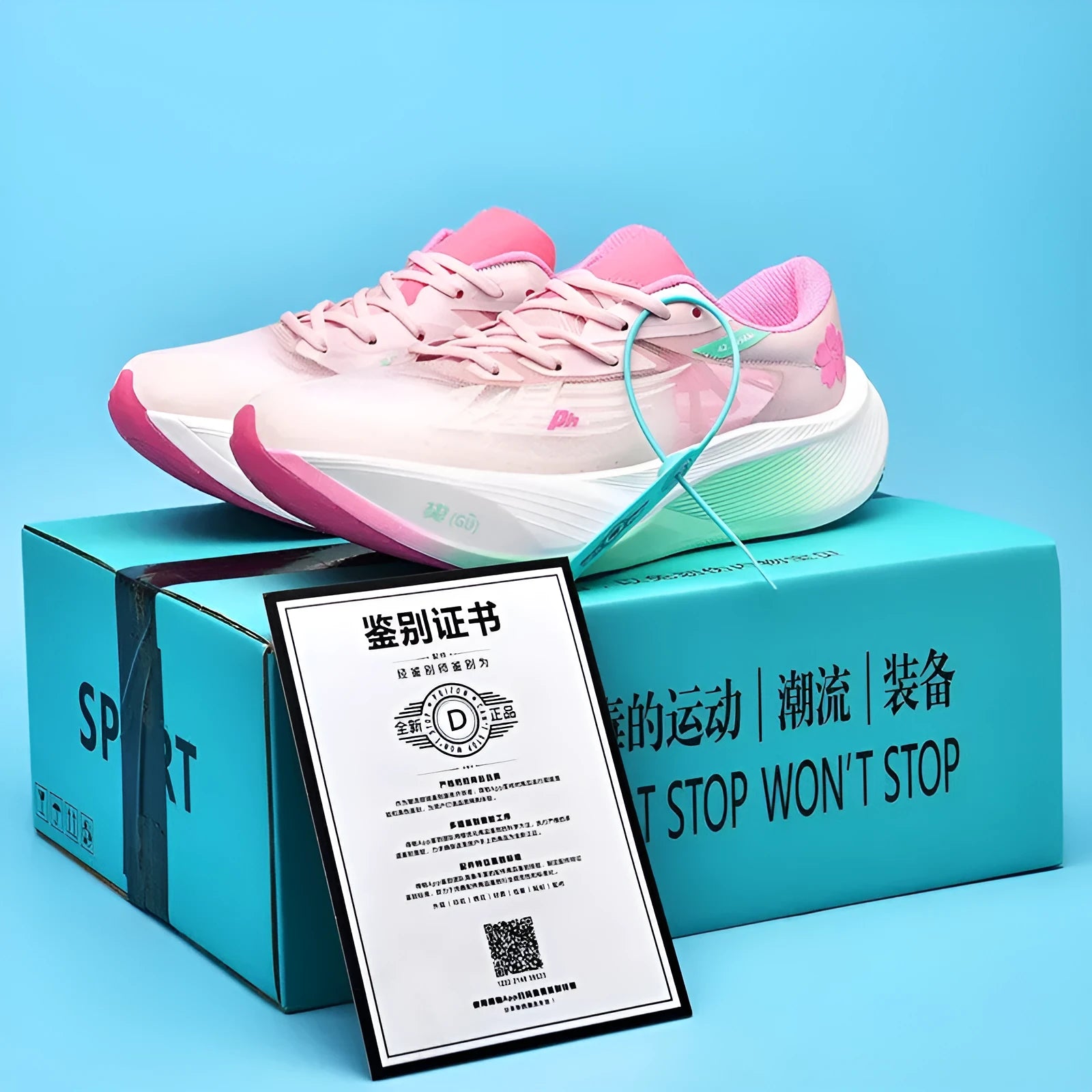 Low-top running shoes with carbon plate on a road, showing PU mesh upper and natural rubber sole in Glacier colour.
