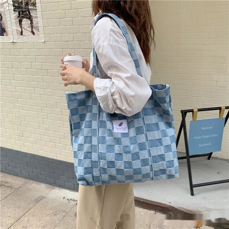 Large simple canvas shoulder bag for women in Oxford cloth with a three-dimensional pocket.