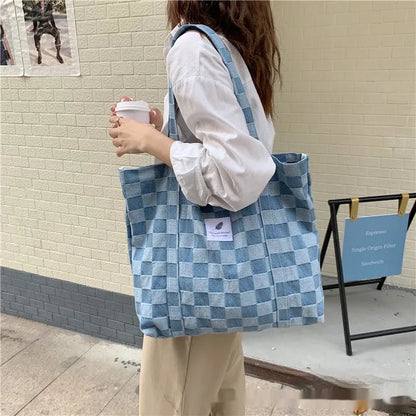 Large simple canvas shoulder bag for women in Oxford cloth with a three-dimensional pocket.