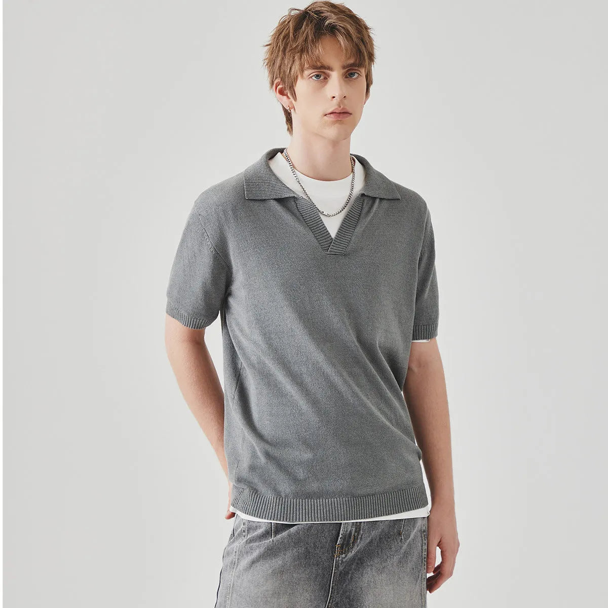 Knitted short-sleeved polo collar casual T-shirt in a solid colour on a hanger.