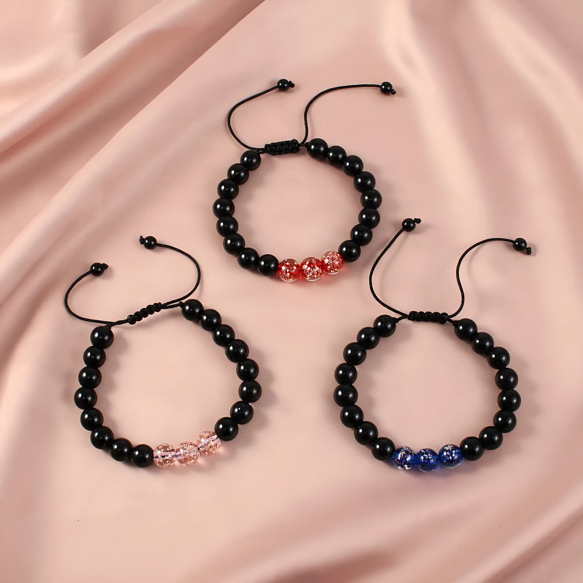 Adjustable luminous beaded bracelet with geometric glass beads on a stretchy elastic band in sapphire blue
