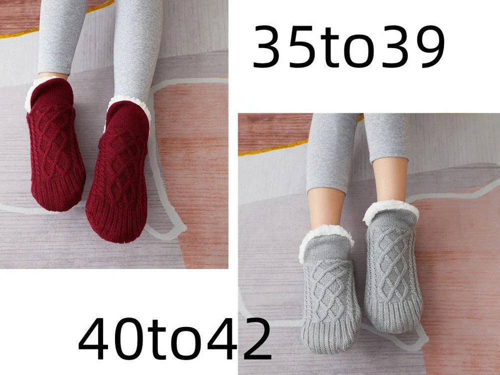 Pair of thickened non-slip indoor socks in navy V-fringe, 60% acrylic with sherpa lining for warm grip on floors, sizes 35-45