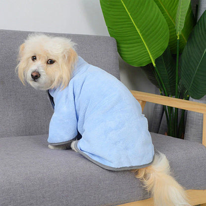 Plush, absorbent dog bathrobes in various colors and sizes to quickly dry pets after baths or outdoor activities