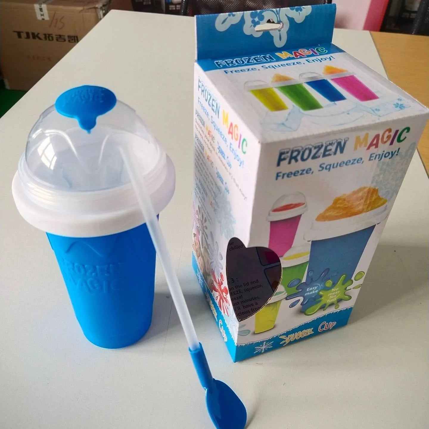 Blue green quick refrigeration pinch cup showing 10.6cm height and 20.6cm diameter with double-layer construction