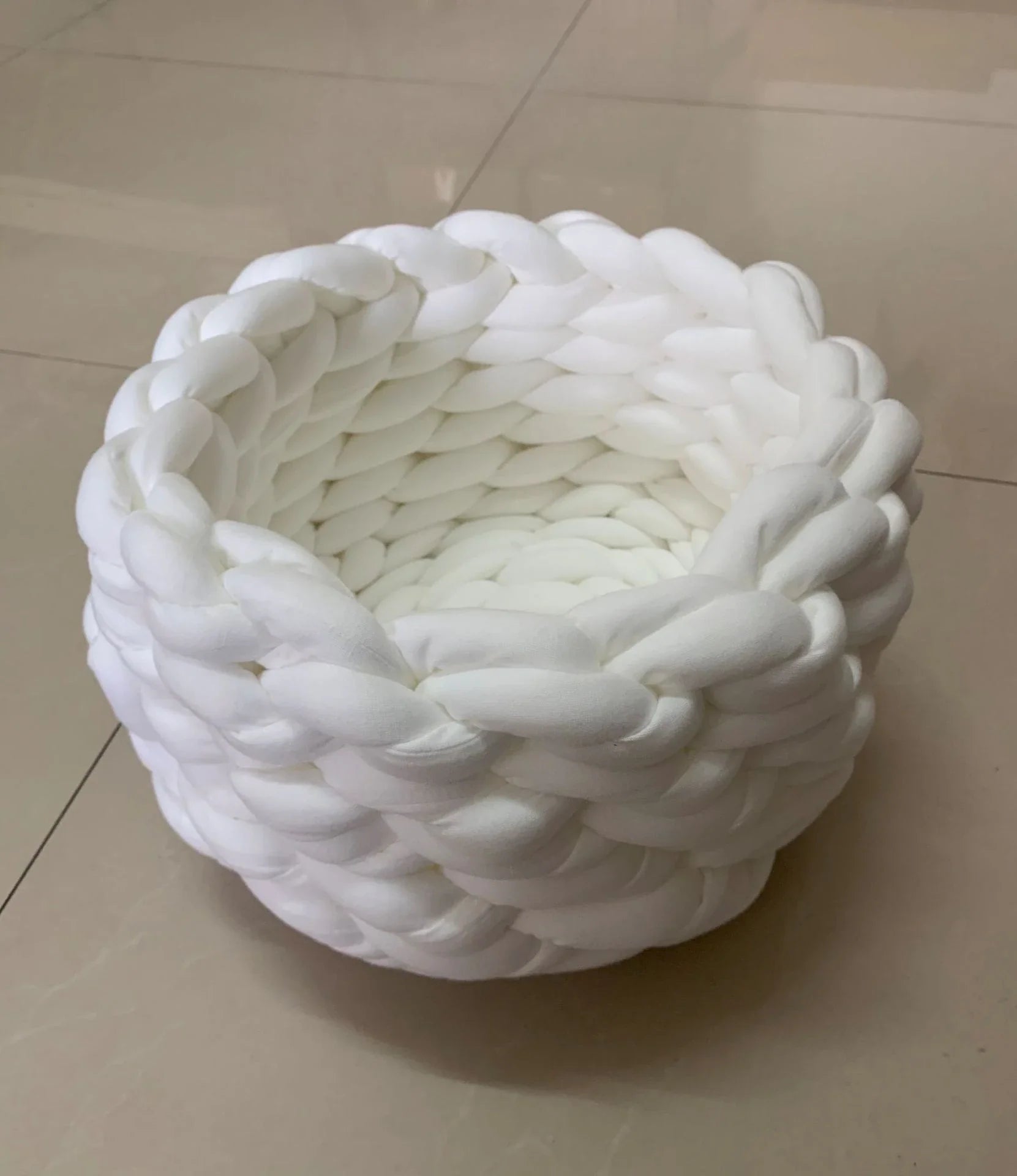 Cozy Cat Bed: Plush, Warm, and Stylish Pet Nest in Various Colors and Sizes