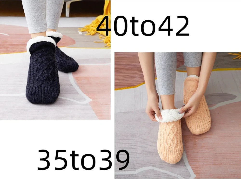 Pair of thickened non-slip indoor socks in navy V-fringe, 60% acrylic with sherpa lining for warm grip on floors, sizes 35-45
