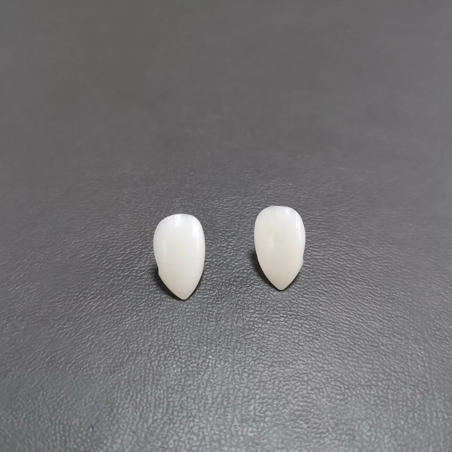 Adjustable Halloween Vampire Zombie Dentures for a spooky custom fit
