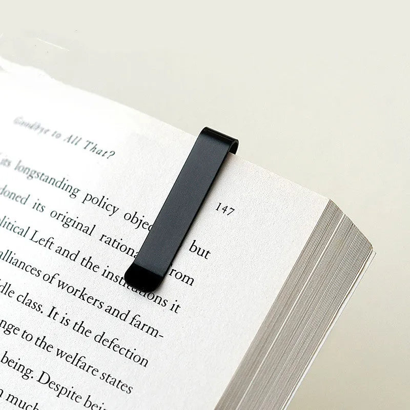 15cm black metal bookmark ruler with a laser-engraved scale on an aluminium alloy body.