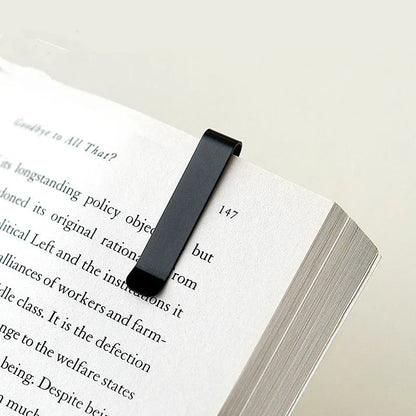 15cm black metal bookmark ruler with a laser-engraved scale on an aluminium alloy body.