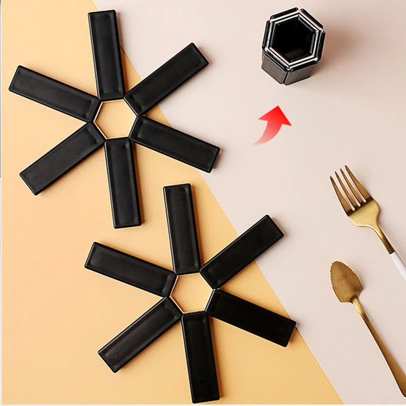 Foldable, heat-resistant pan mat made of sturdy ABS material with anti-slip and heat-insulating features to protect surfaces and hands