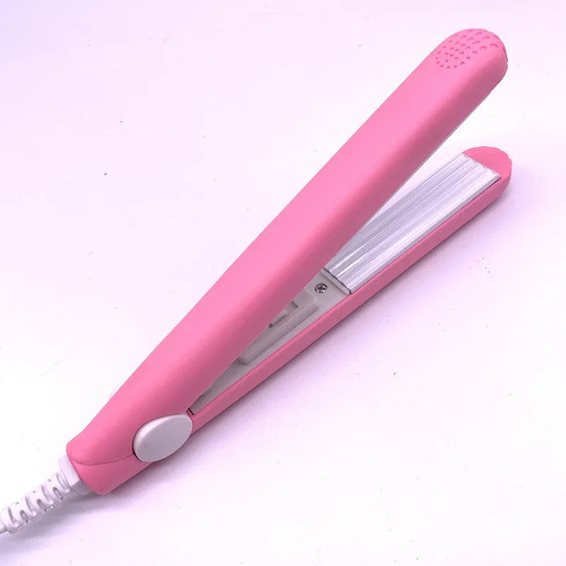 Mini splint hair straightener in pink, blue or purple, 17.5cm long, aluminium body, 180°C constant heat, 3D floating technology