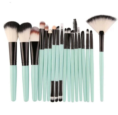 MAANGE 18-piece make-up and brush set with fan-shaped tools for blending and application