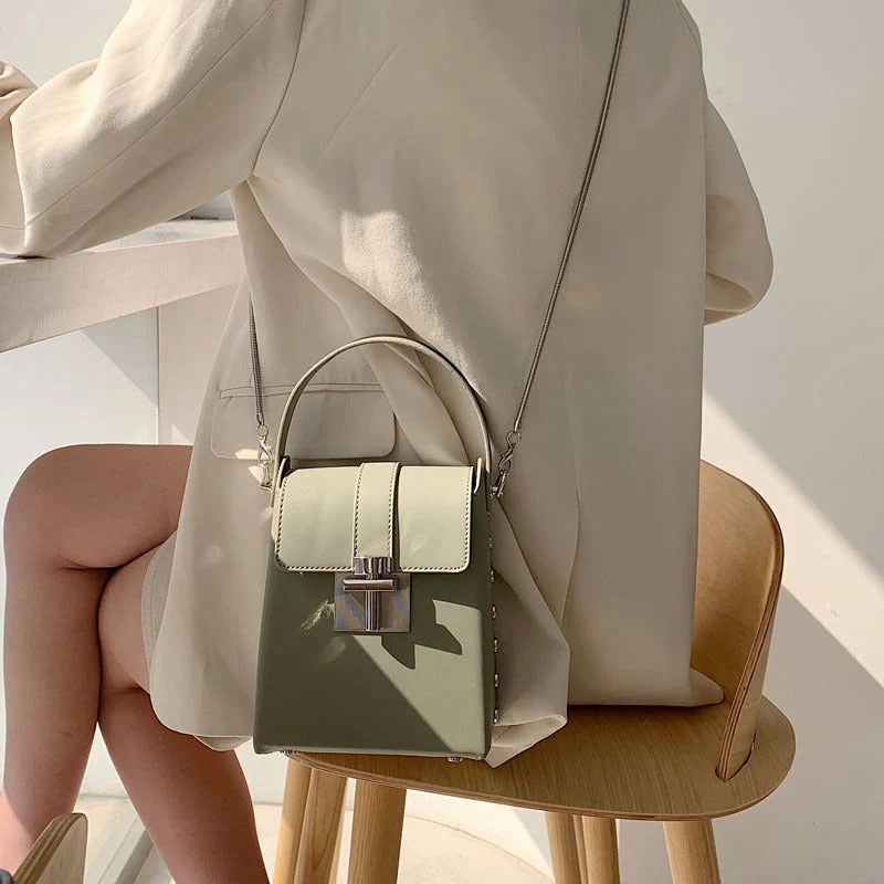 Horizontal square wild shoulder chain bag for women with zipper pocket