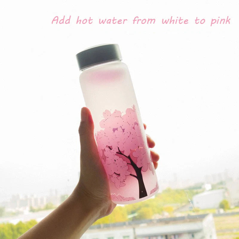 Colour changing glass water glass with high borosilicate body and food-grade lid