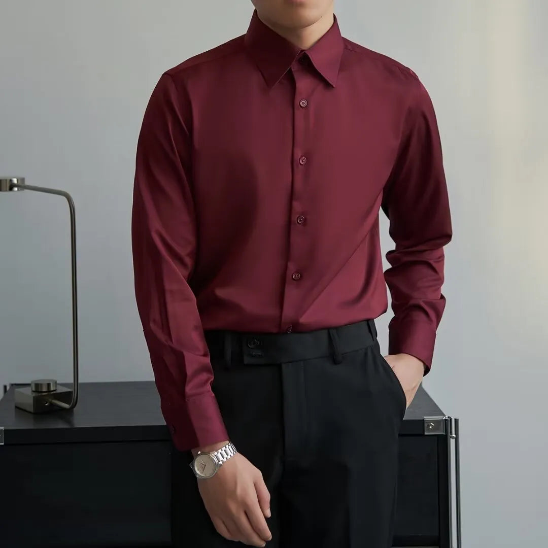 Man wearing a black Korean-style loose long sleeve shirt, a Japanese retro cardigan.