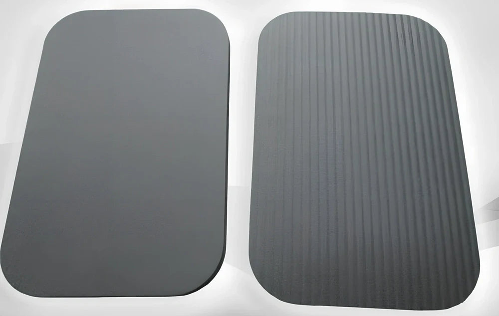 Black yoga knee pad measuring 29x19cm with 15mm high-density foam for abdominal wheel exercises