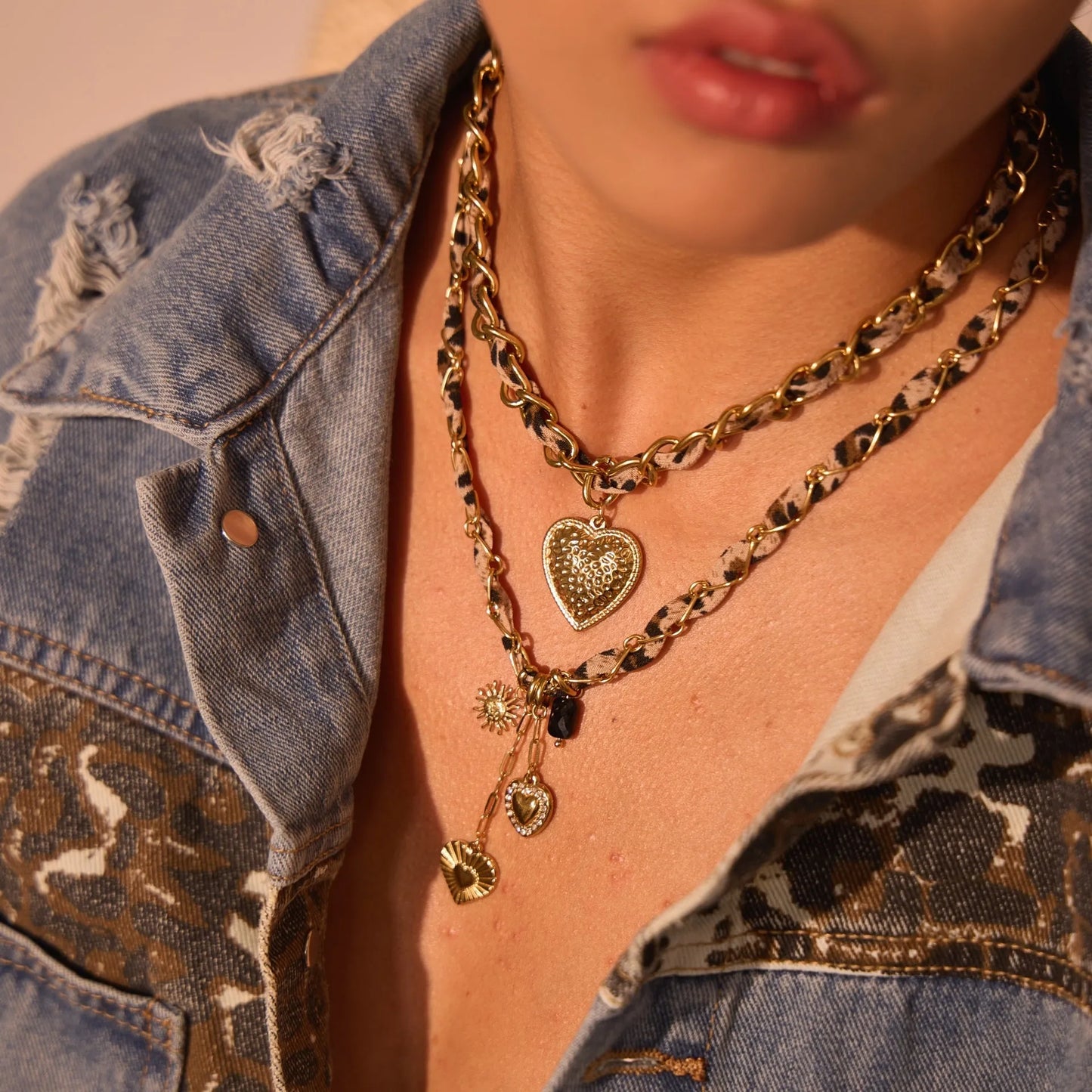 Stainless steel leopard love pendant necklace with geometric design on 41-50cm adjustable chain