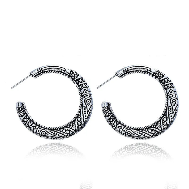 C-shaped earrings with vintage engraving design in bronze colour alloy