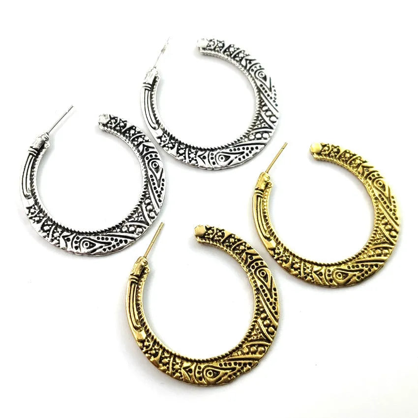 C-shaped earrings with vintage engraving design in bronze colour alloy