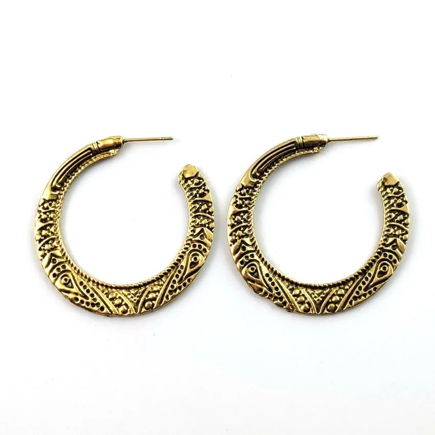 C-shaped earrings with vintage engraving design in bronze colour alloy