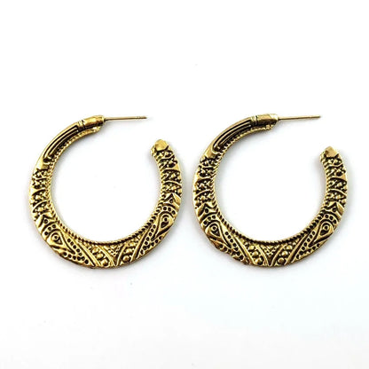 C-shaped earrings with vintage engraving design in bronze colour alloy