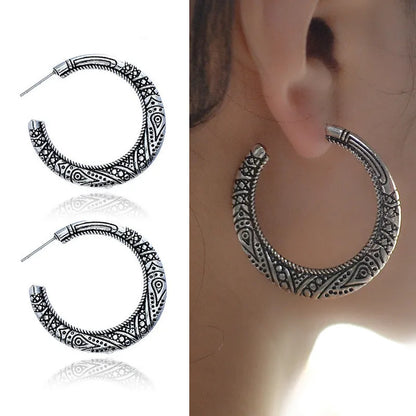 C-shaped earrings with vintage engraving design in bronze colour alloy