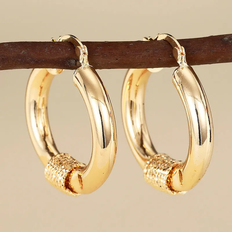 Geometric copper ear clips for women with ring and line elements in golden colours