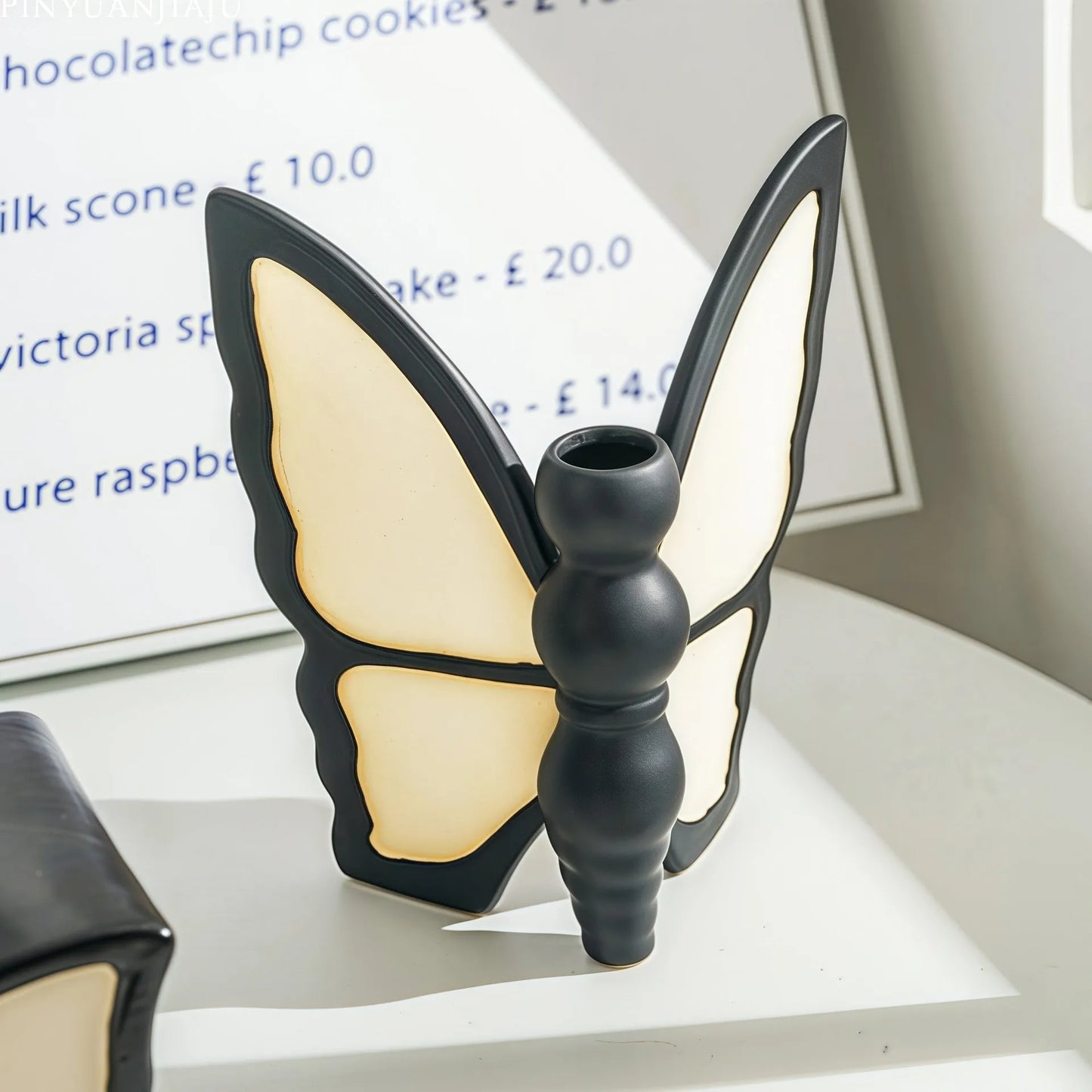 Ceramic butterfly vase and matching tissue box set with light luxury design