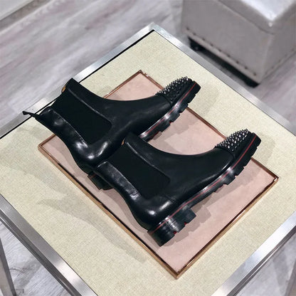 High-top business casual shoes in cowhide leather with a leather sole, shown in black and black-orange colours.