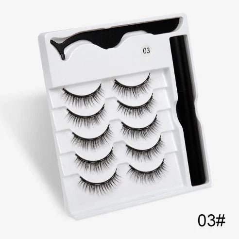 Magnetic false eyelashes set for easy, glue-free application and a stunning look.