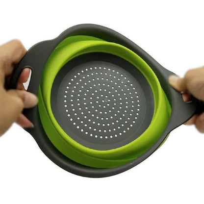 Collapsible silicone colander for washing and draining fruits and vegetables in the kitchen