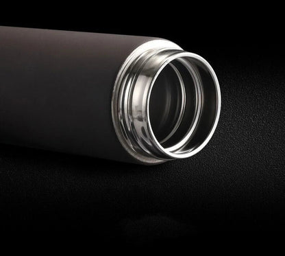 Premium business mug with touch-sensitive temperature display, made of durable stainless steel in sleek black, red, and blue colors